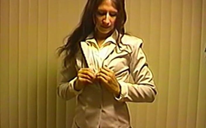 Homegrown Handjob: Лена оставляет свой массаж без трусиков