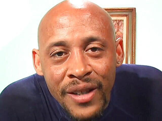 Big in Asia: Asijský zadek bušen černým ptákem