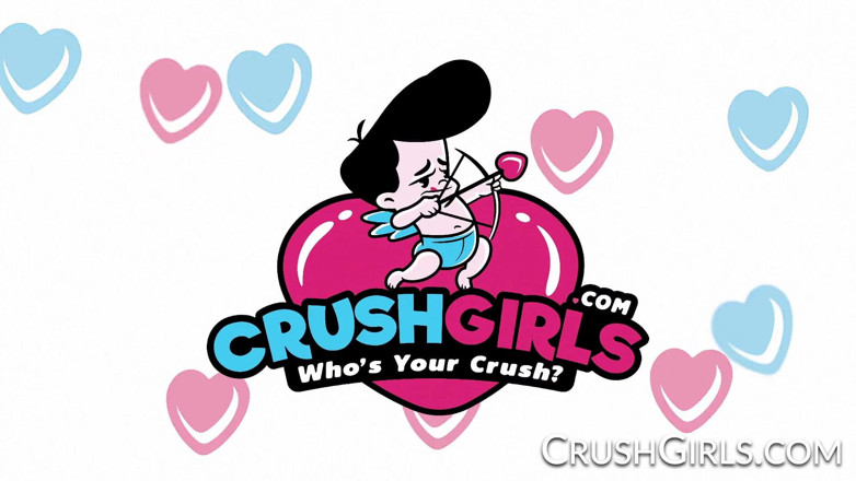 Crush Girls: Fete zdrobite - frumusețe minionă multirasială Honey Gold este futută