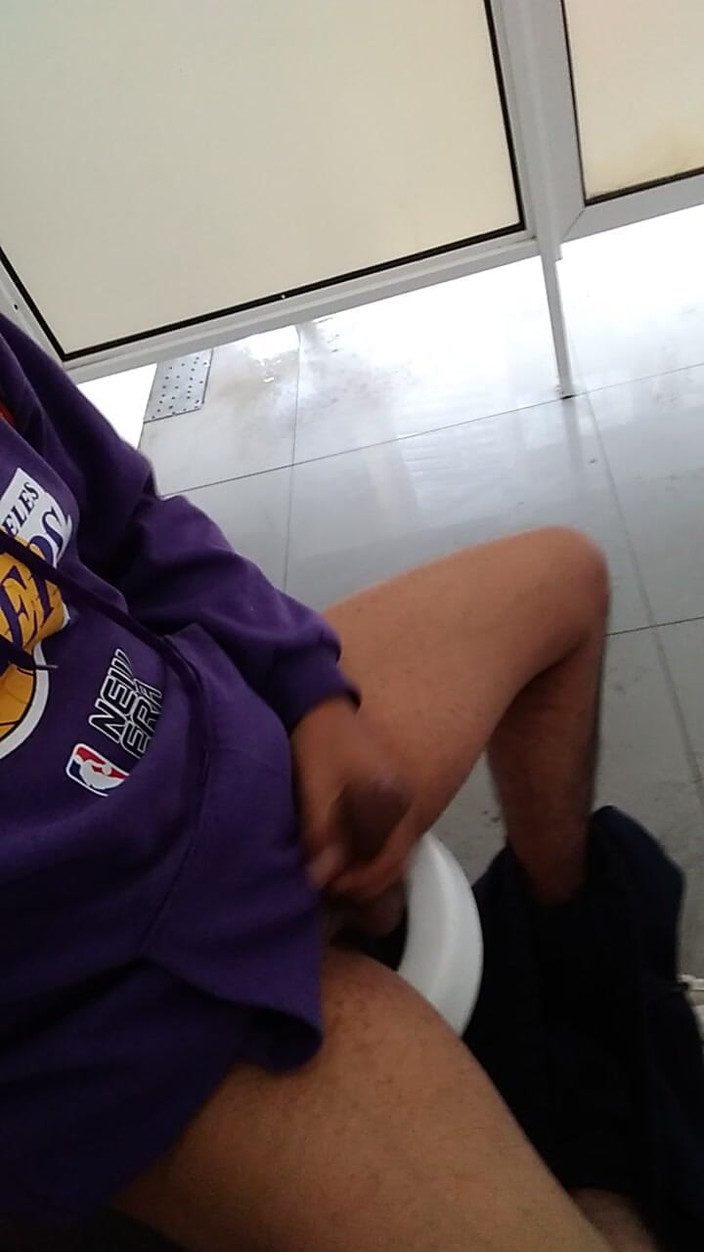 AlexAlejandro13: Masturbation in a Naturgy Bathroom