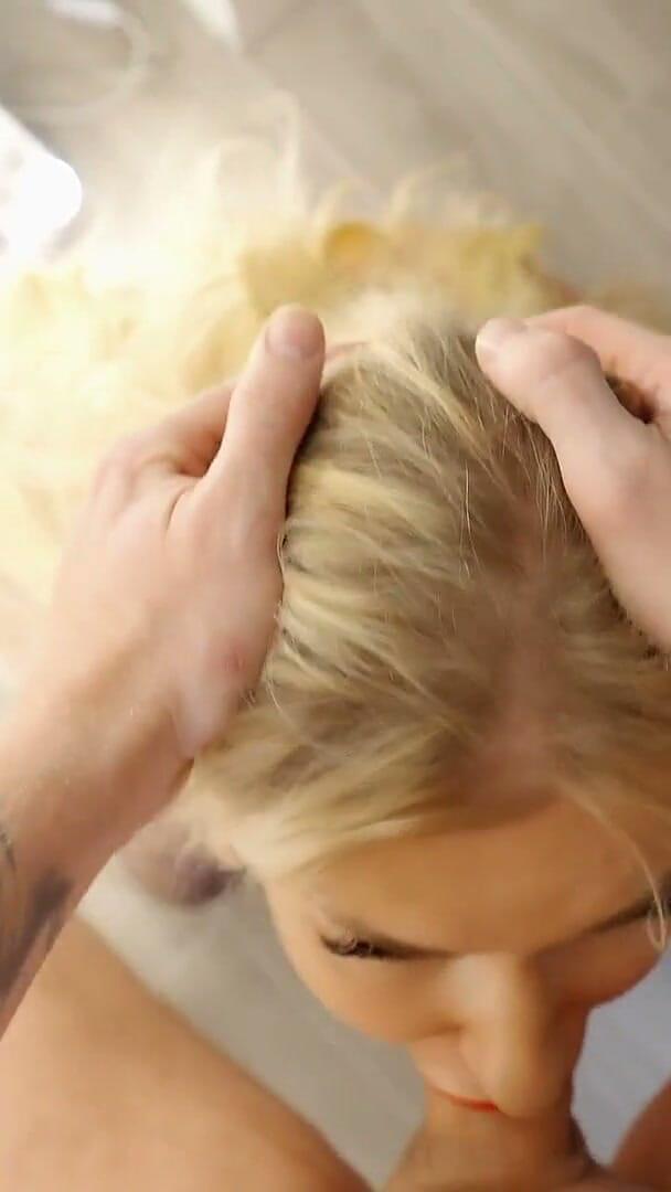 Kate Truu: Blowjob and Hairjon Next to the Mirror