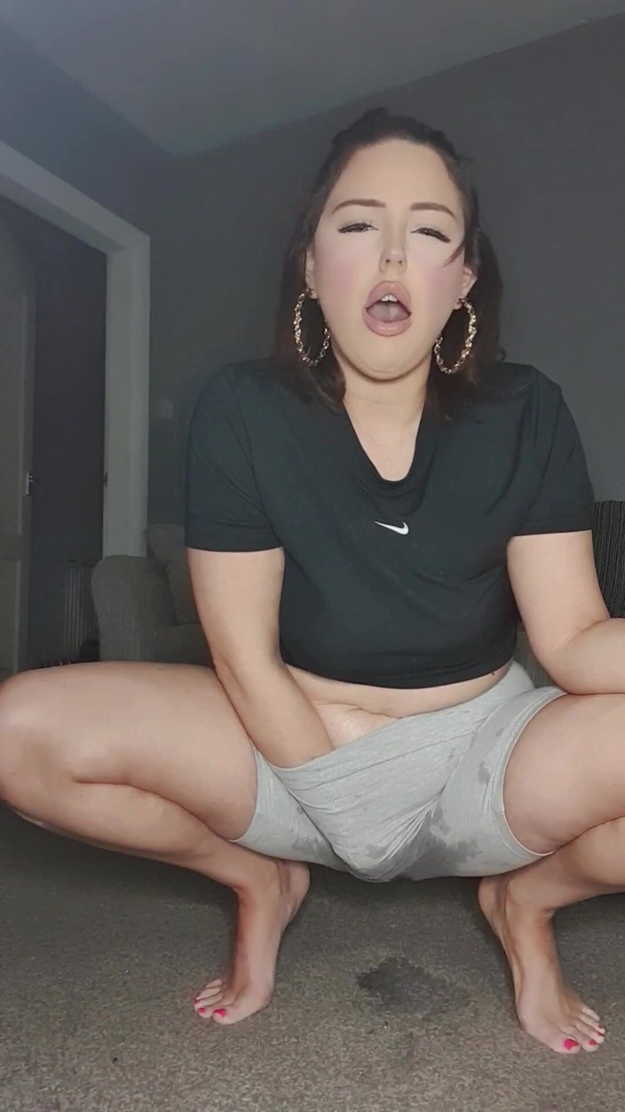 XCindy-louX: Brytyjska chavy nastolatka dziwka tryska całym jej szorty Nike