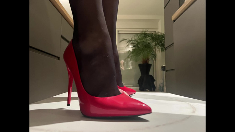 French femdom: Pacarku bikin aku muncrat banyak banget, aku ngentot dapur kayak...