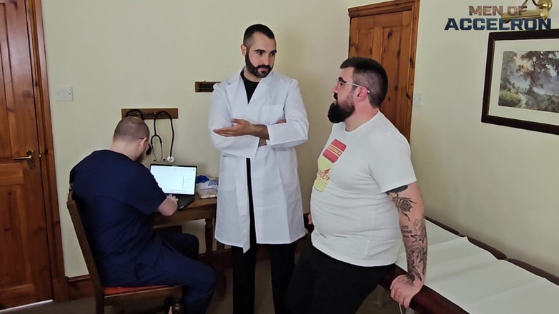 Wallace Accelron: Bear Checkup Hole Stretching