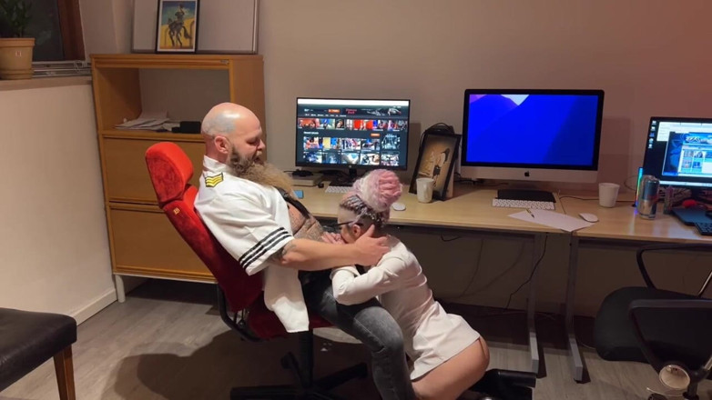 Master_Sadam: la birou de la marginile realității