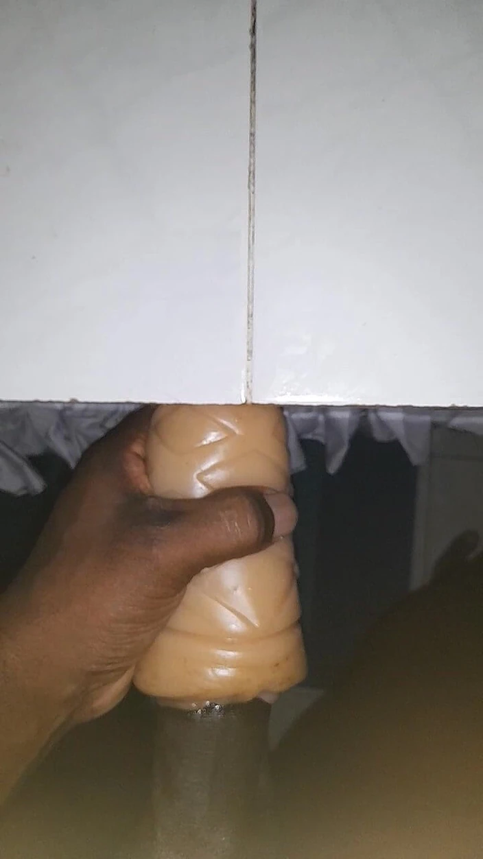 Black guy: Masturbando s8 e8