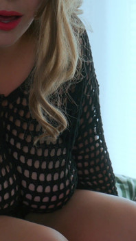 Czerwona szminka MILF JOI - zobacz, jak się dotykam, a ja mówię ci, co robić