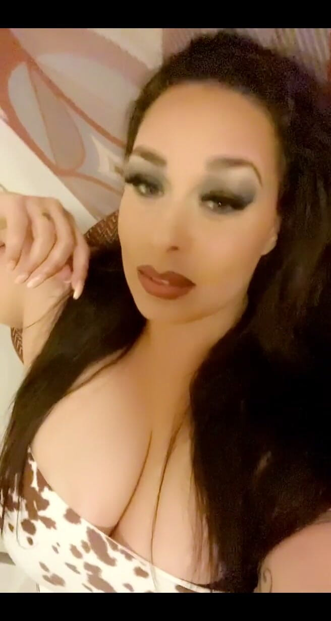 Anastasia Lux: Jen zpívají písně