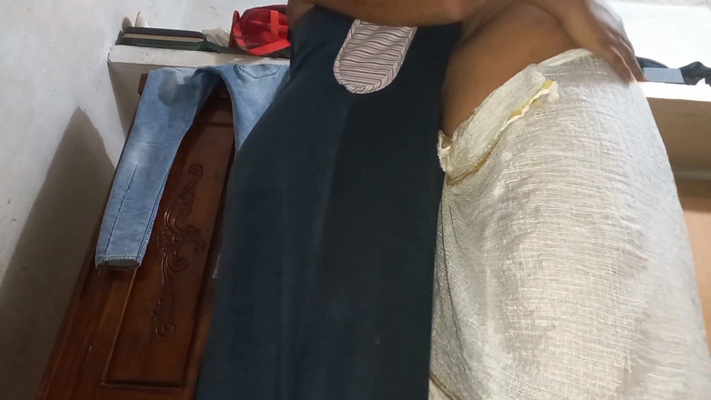 Jocky robin: Bhabi è venuto a casa mia forunatly nessun corpo lì ci...