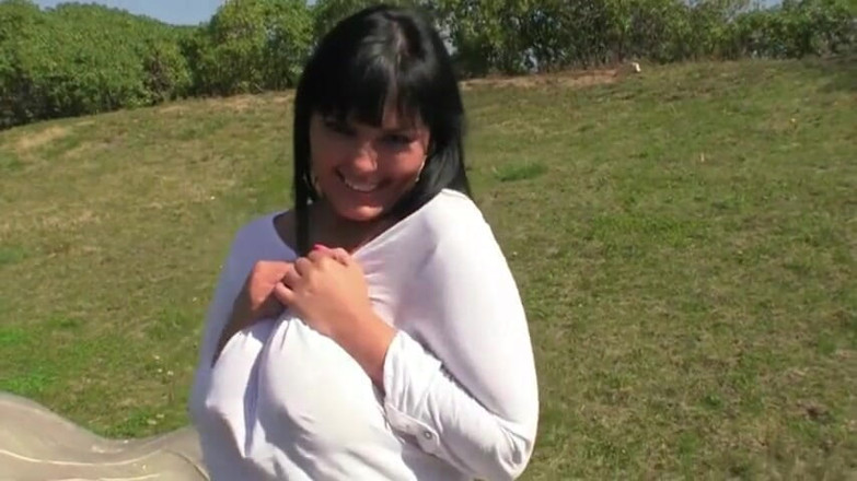 Reality Babes: Podniesiona cycata brunetka kocha uwielbia ruchać się z cipką
