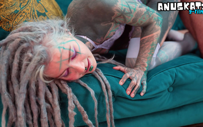 Anuskatzz: Alt tatuata pornostar scopata e sborrata dopo il colloquio