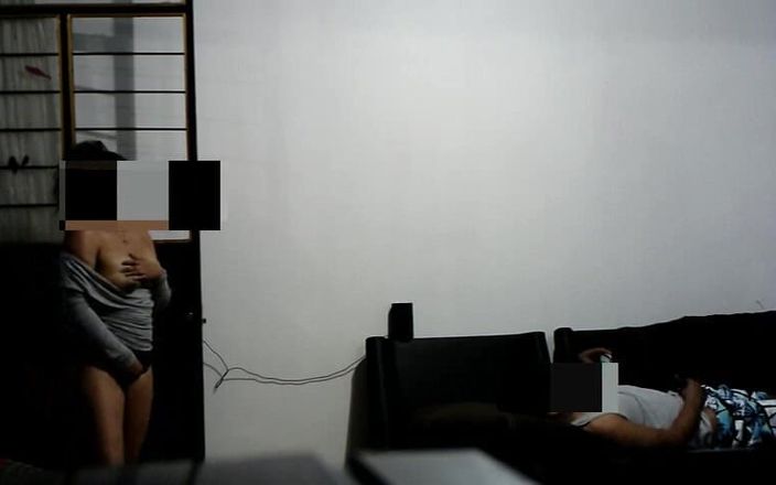 Katerine: Widzę, że przyrodni brat dotyka w salonie z Instagramem
