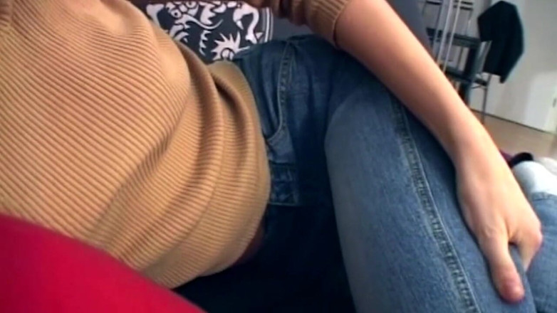 Onlyxfans: Blonde Babe Gets Fingered Deep in Steamy Couch Session