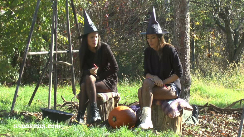 Sadurnus: Happy Halloween! Pumpkin Face Spitting