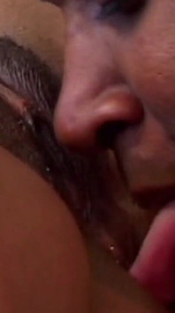 Dicke schwarze MILf nimmt BBC tief und wird dann gesichtsbesamt