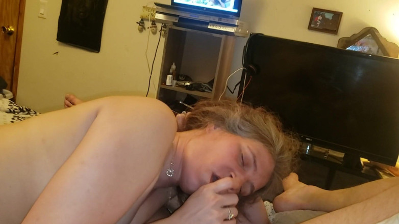 Satin Lady: 새틴 레이디와 Jrock은 오르가즘을 새로운 차원으로 끌어올린다. Jrock이 새틴 레이디의 비명을 지르는 모습을 지켜보세요.