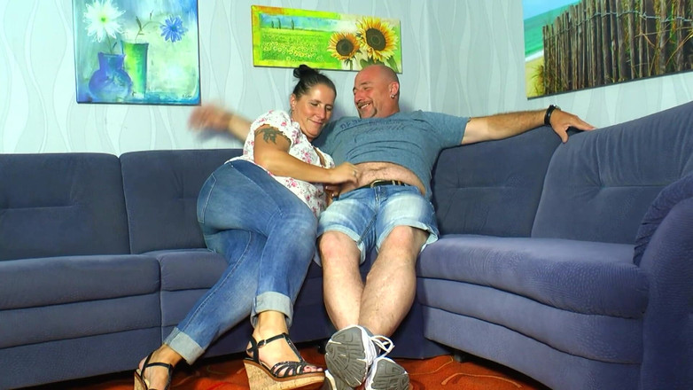 Deutschland Porno X: Wytatuowana latynoska dziwka z fałszywymi piersiami DD przeleciała ją cztery...