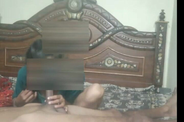 Tarelgc: A hot sexy indian girl suck his boy friend cock...