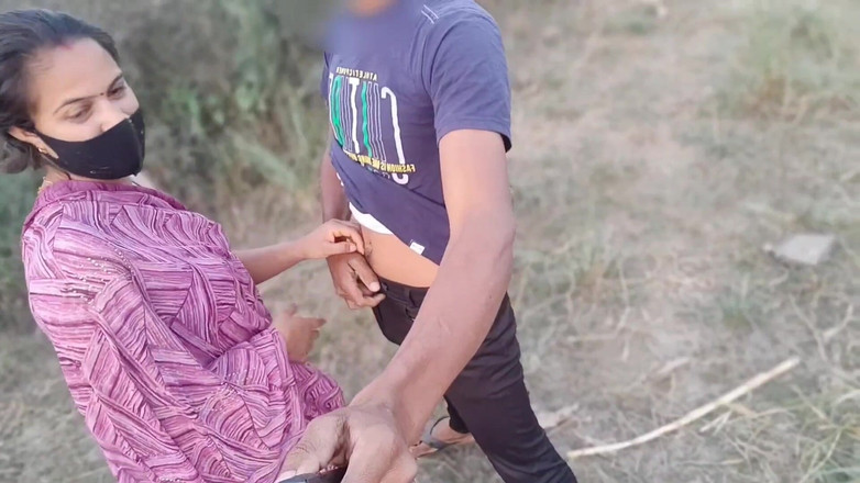 Fuckkkker: सौतेली बहन काले लंड के लिए पागल हो गई, छोटी सौतेली बहन ने लंड रगड़ना शुरू कर दिया, कहा कि मेरी चूत चुदाई के लिए उत्सुक है, मुझे चोदो