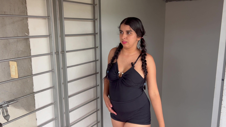 Hilary palvin: Meine stiefschwester erwischt mich beim masturbieren und ich ficke ihre...