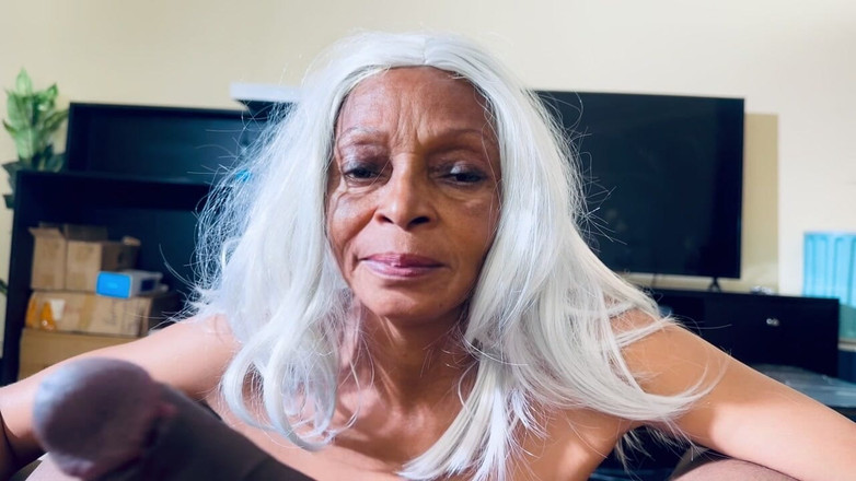 BongoXXX: Oma houdt van het zuigen van grote pikken