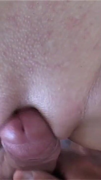Minha namorada com um belo corpo gosta de ser fodida por dois paus duros. Vídeos amadores completos em hd