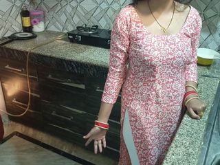 Saara Bhabhi: Хінді секс історія рольова гра - індійська дівчина святкує новий рік Різдво зі своїм чоловіком і зятем зі своєю пиздою дезі для сексу