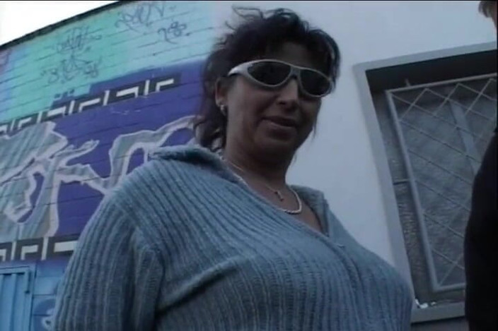 Deutsche XXX Filme: O nemțoaică grasă se poate descurca cu două pule tare