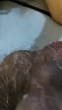 Tante seksi bagian ke-2 nyepong kontol paman tirinya pakai es krim
