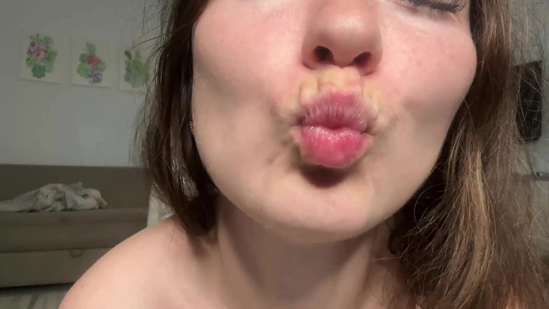 SexyMissMe: 털이 무성한 질을 자위하는 섹시한 미녀
