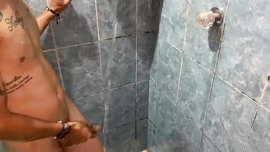 THELOVING1: Saya mengongkek abang tiri saya di bilik mandi sehingga saya...