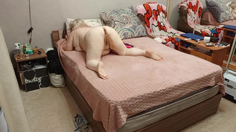 Zona901: Een buurvrouw met een grote ronde kont en een harige...