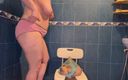 Milf Sex Queen: Stiefmutter erwischt ihren stiefsohn mit ihren hosen und benutzt ihn
