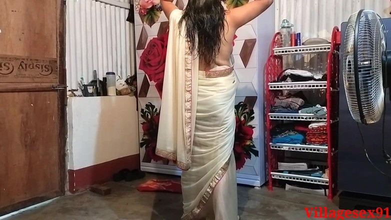 Villagesex91: Fru sex hennes man hem med Saree Chudai