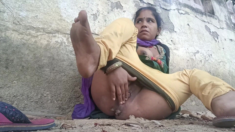 Reeiu: Indian Desi Bhabhi Finger