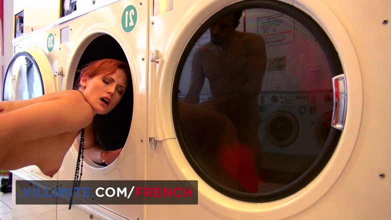French girls at work: Sexe avec une Français rousse sexy