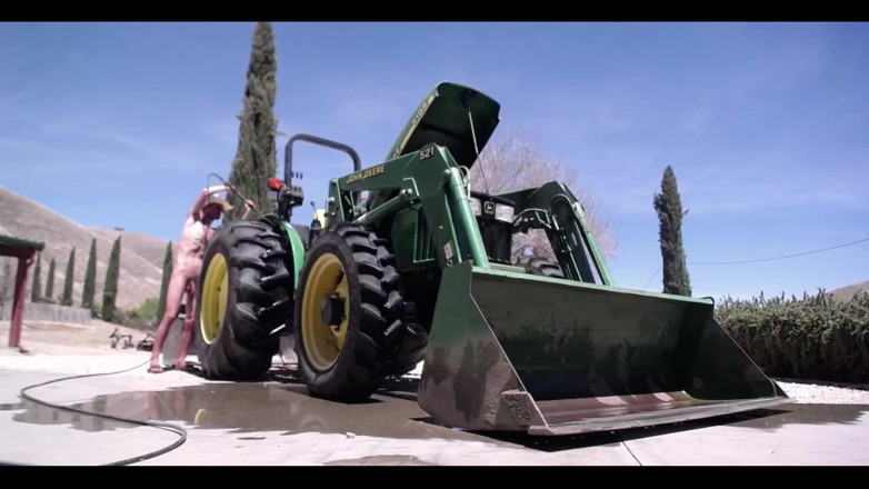 Joe Iandola: Tractor Chaturbate Show