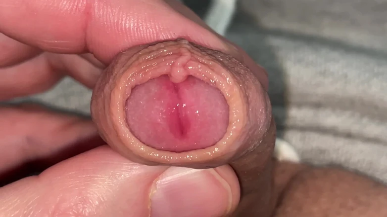 Wichskumpel: Small Juicy Uncut Cock Gets Out of Pants Playing with...
