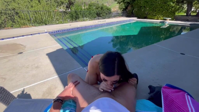 Jasmine Jae: Mengongkek Lelaki Kolam