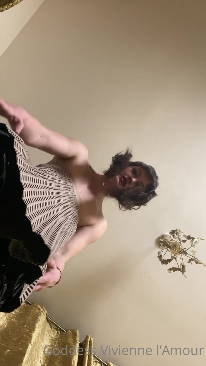 Vivienne l'Amour: Vivienne l'amour - la gigantessa ti ingoia tutto