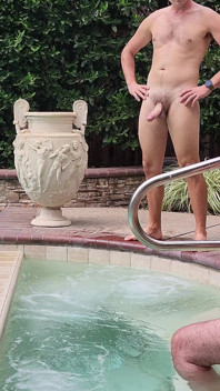 Sexo quente na banheira, garoto com tesão e papai dotado Jay Taylor ao ar livre