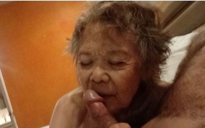 Cock Sucking Granny: Ngentot tenggorokan si pengisap kontol