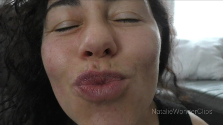 Natalie Wonder: Cara besada con madrastra