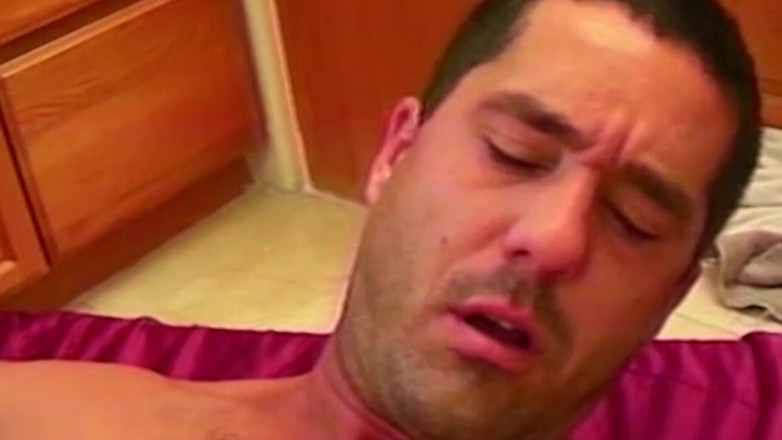 SEXUAL SIN GAY: Cazzi caldi all'aperto scena-2 due ragazzi muscolosi fusti decidono di...