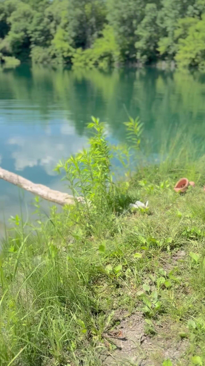 Sonya Pretty: Naken flicka på floden