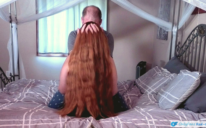 RedQueen: Rapunzel si cewek hot rambut merah lagi asik ciuman romantis...