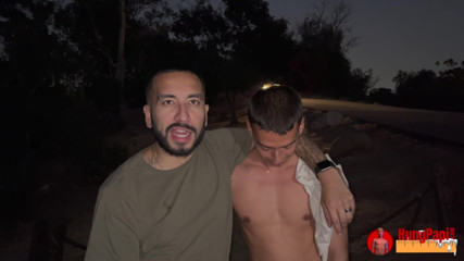 Hung Papi: ハングパピが公然と無傷のトゥインクが裸でセックス