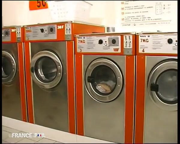 Rue Chaude: Хорошенькую грязную блондинку-блондинку в прачечной самообслуживания!