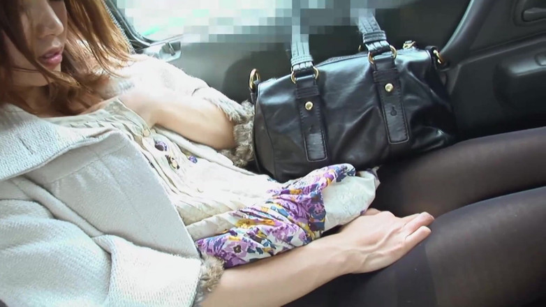 Asian Mature Climax: Sexy ragazza asiatica al colloquio in macchina