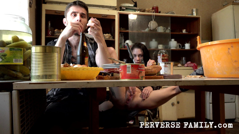 Perverse Family: Perverse Family 38.1 (sezóna 3): Doba hraní v domácnosti